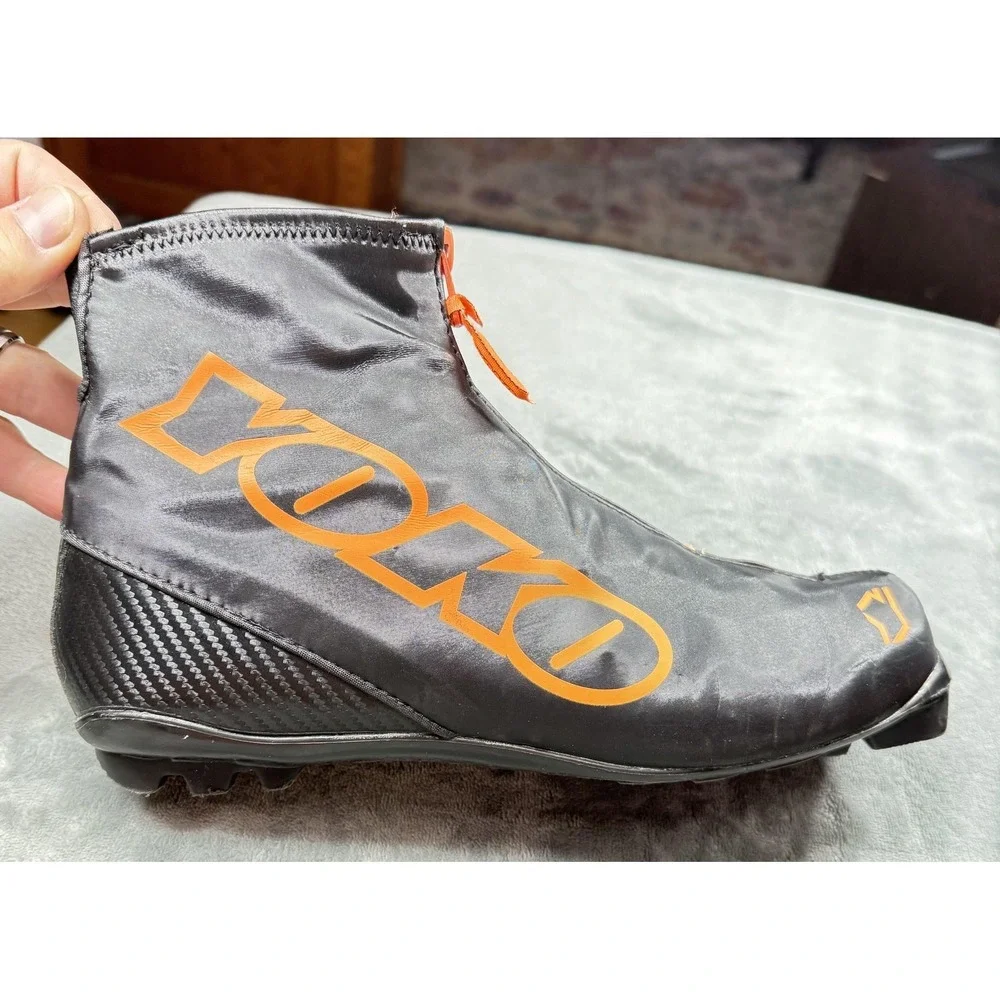 Yoko YXC 1.0 Cross Country Ski Boots Mens EU 43 (28.5 Mondo) Black Orange Gloves